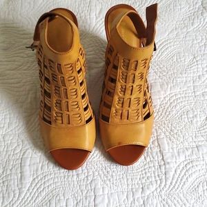 Dollhouse 4in wedge heel sandals.